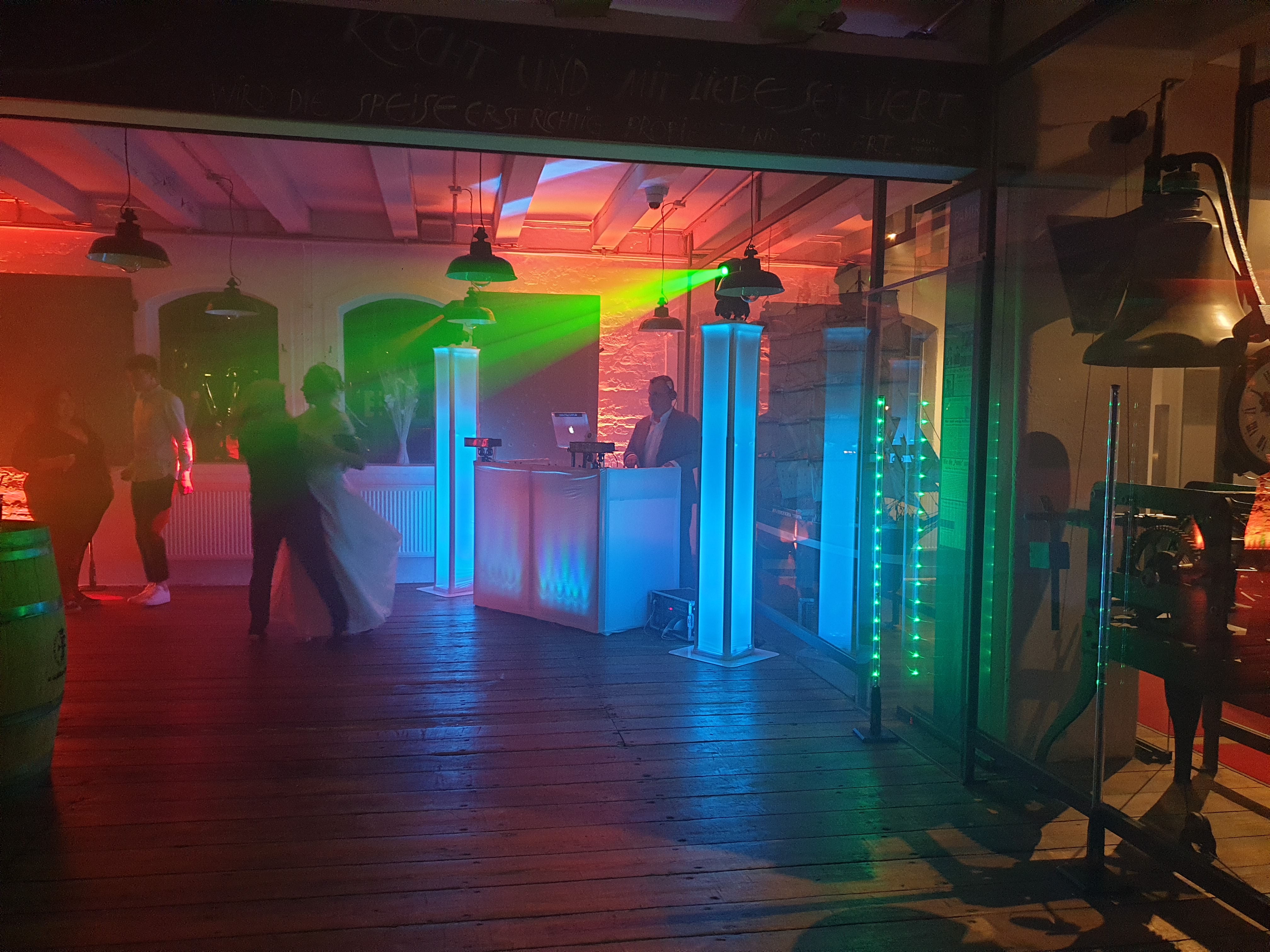 DJ Bremen Auflegen Eventtechnik Startseite Hintergrundbild